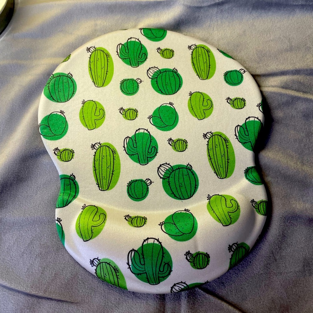 BRAND NEW cactus(green) mouse pad